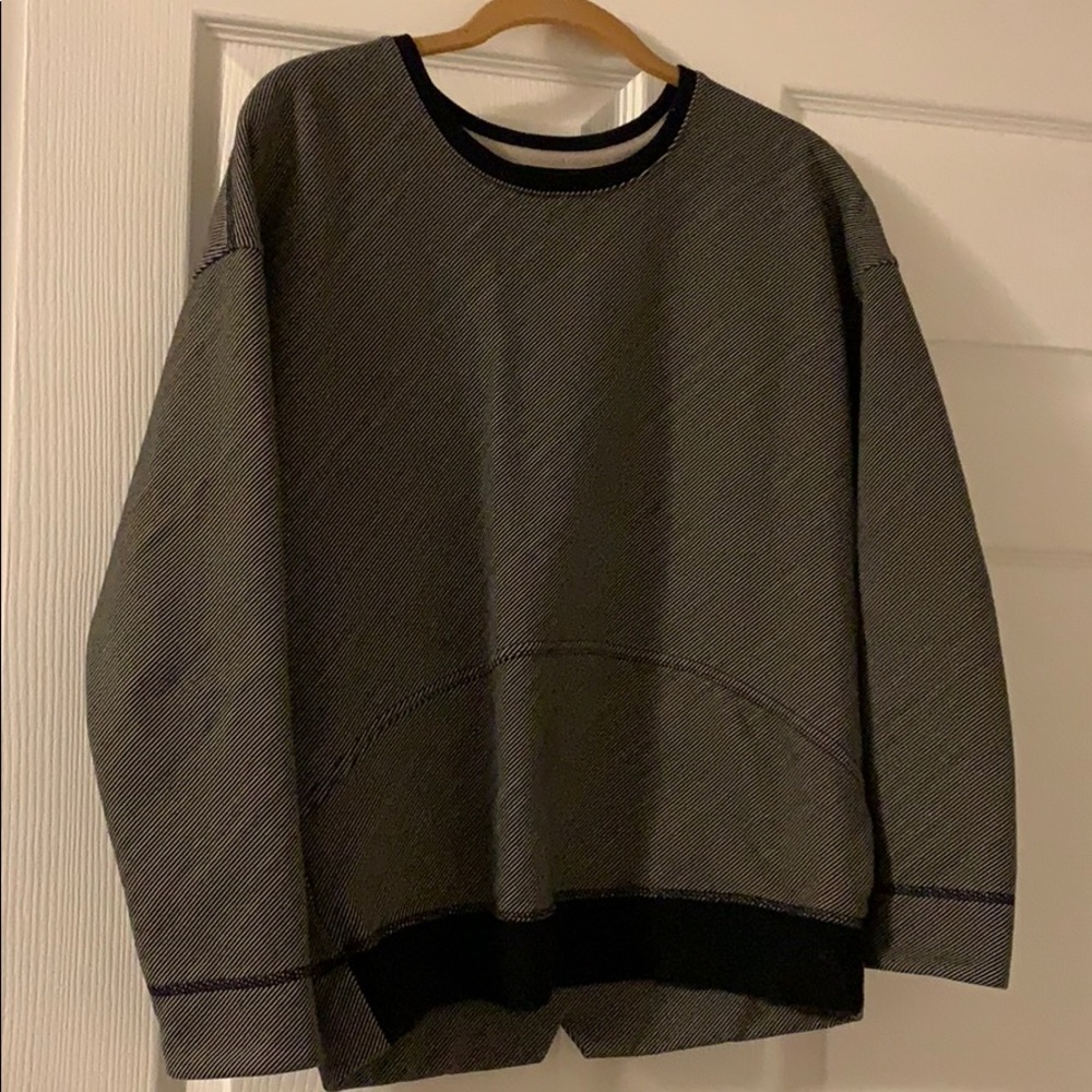 Lululemon women’s sweater size 4